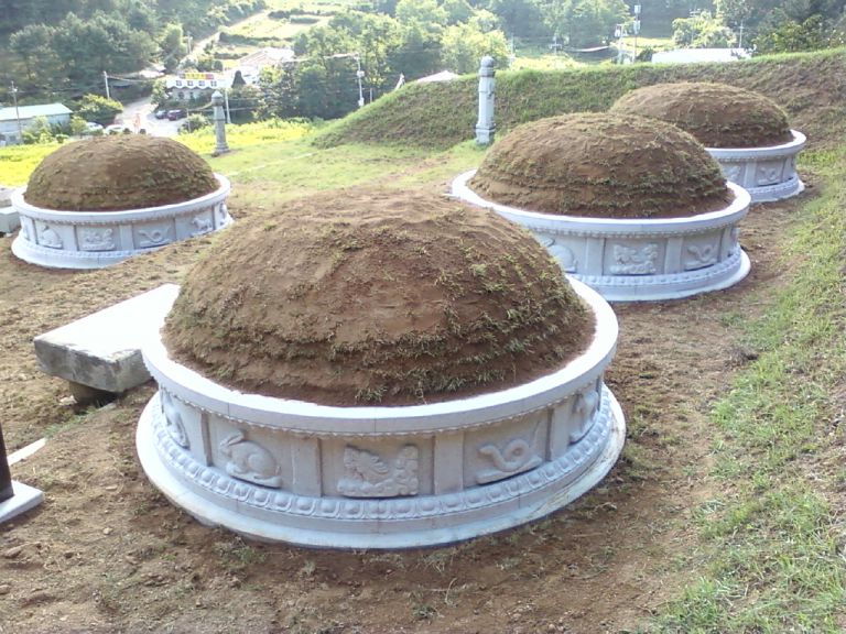 둘레석 설치완료 (국내산)